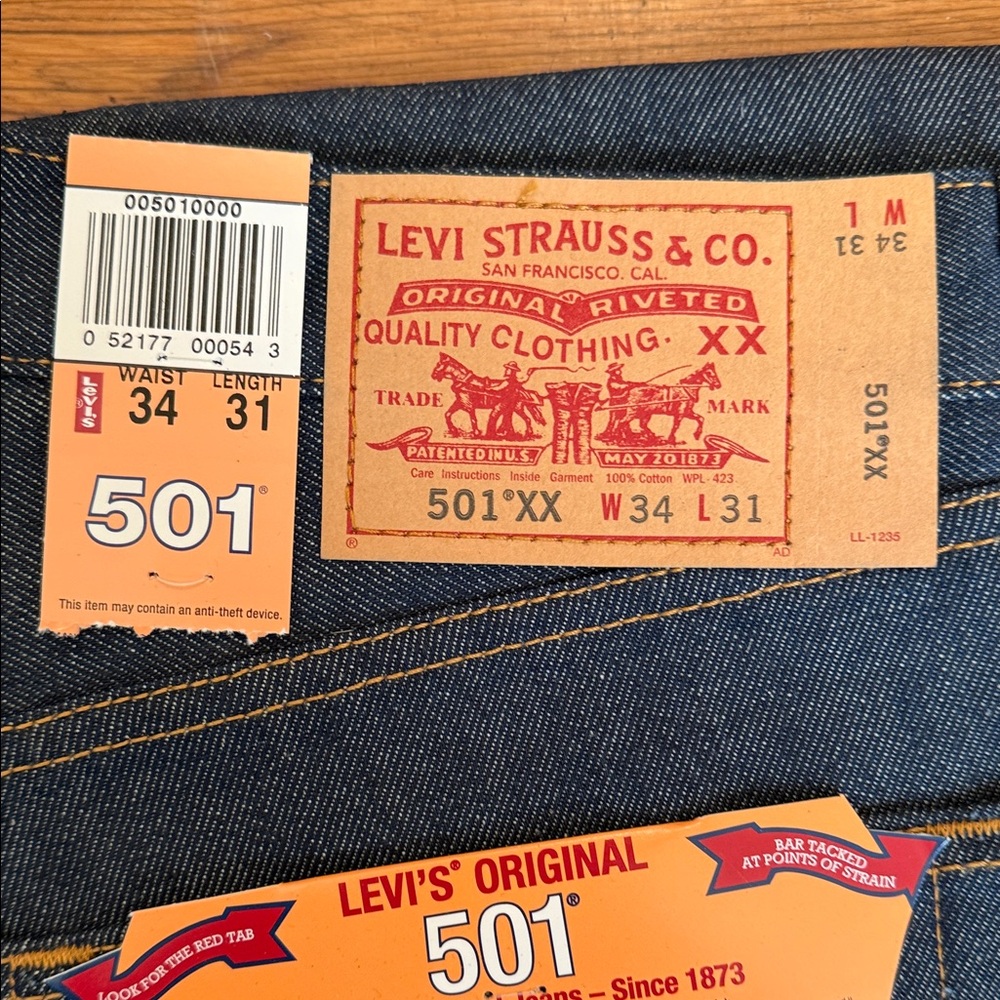 *NWT* Levi's Dark Indigo Men's Straight Jeans button-fly - Picture 3 of 3